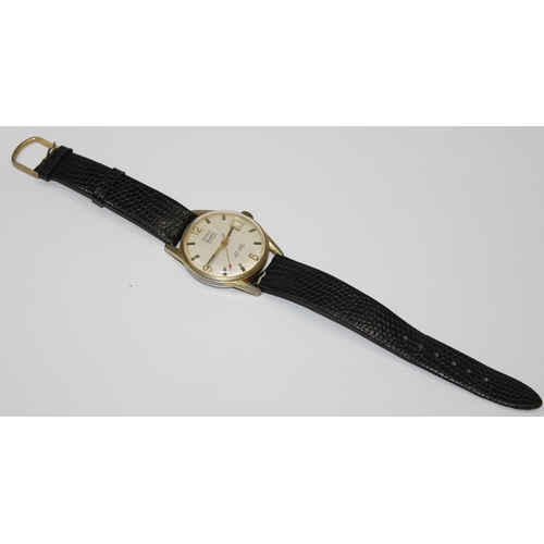 1302 - A vintage Roma Executive Datomatic wrist watch with leather strap and mechanical movement, gold plat... 