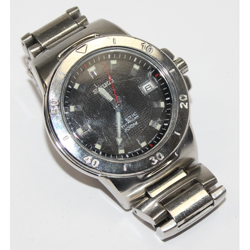 1305 - A vintage Seiko Kinetic Auto Relay 5J32-0AL8 watch with stainless steel strap and case, case approx ... 