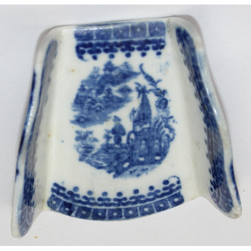 1699O - Qty of assorted antique miniature blue and white pottery and porcelain items, some unusual shapes to... 