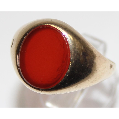 1103 - A 9ct gold and bloodstone signet ring, unmarked but XRF confirmed as 9ct gold, approx size P, approx... 