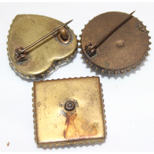 1142 - 3 vintage Italian micro-mosaic brooches, a vintage trinket box with hat pin top, a gold plated brooc... 