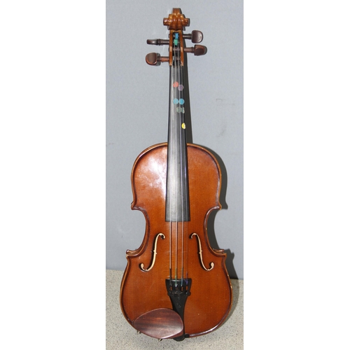 607 - 1/4 size 'The Student 1' in case by Stentor Music Co Ltd with bow