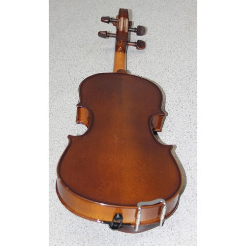 607 - 1/4 size 'The Student 1' in case by Stentor Music Co Ltd with bow