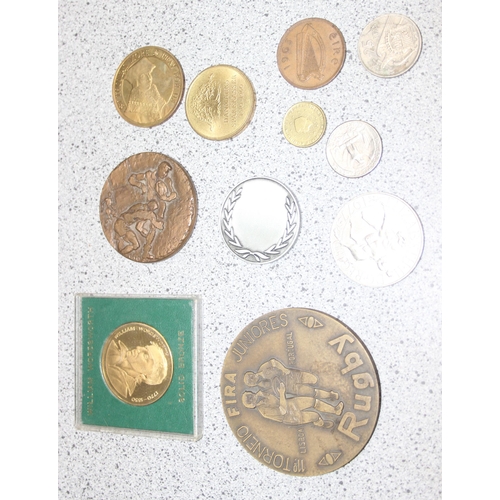 1251 - Qty of assorted mixed world coins and medallions, approx 1.5kg gross