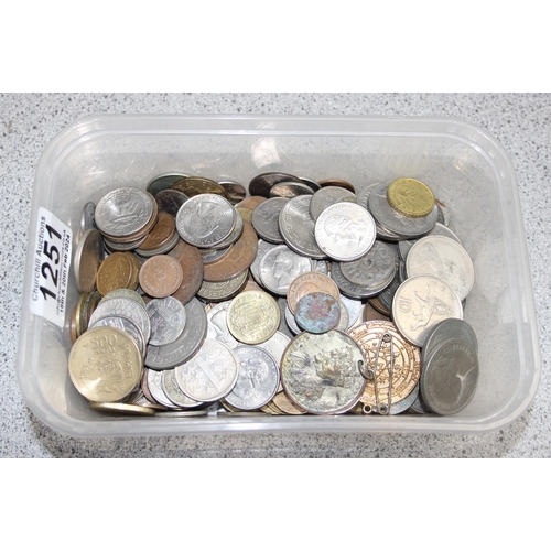 1251 - Qty of assorted mixed world coins and medallions, approx 1.5kg gross