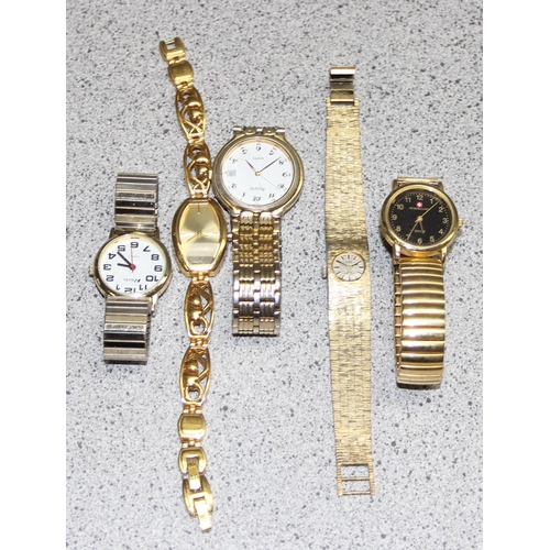 1338 - A large qty of assorted vintage and later watches to inc Swatch etc