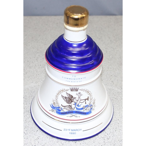 1690C - 75cl Bells Old Scotch Whiskey Wade Royal Decanter, 43% Vol - Princess Eugenie 23rd March 1990 sealed... 