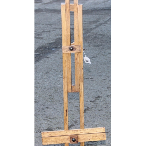 199 - A vintage wooden floor standing artists easel