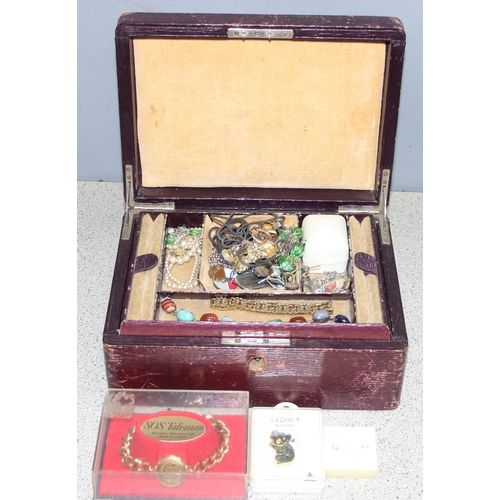 1170 - An antique Moroccan leather jewellery box and contents