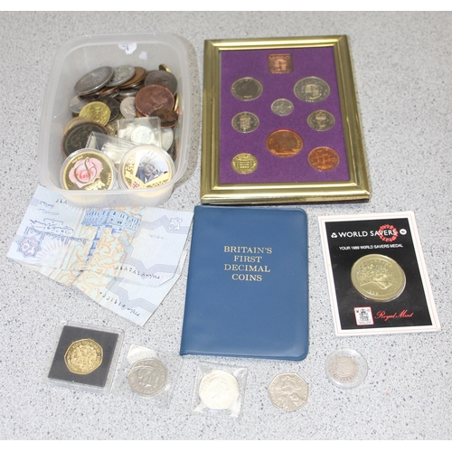 1203 - Qty of assorted mixed world and British coins to inc a 1970 proof set, collectable 50p coins, USA 19... 