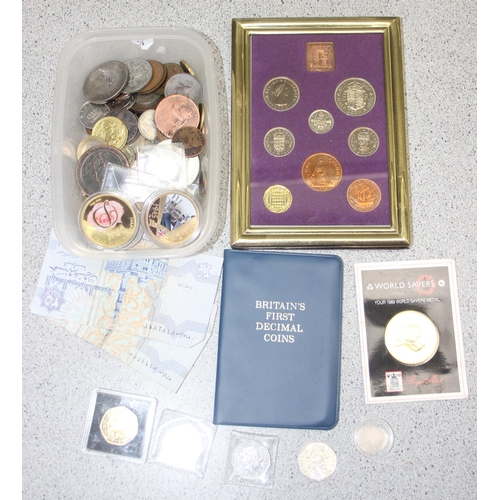 1203 - Qty of assorted mixed world and British coins to inc a 1970 proof set, collectable 50p coins, USA 19... 