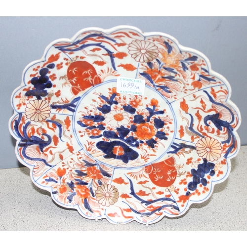 1699M - A large Japanese Imari charger, early 20th century, approx 32cm in diameter, and a Chinese charger w... 