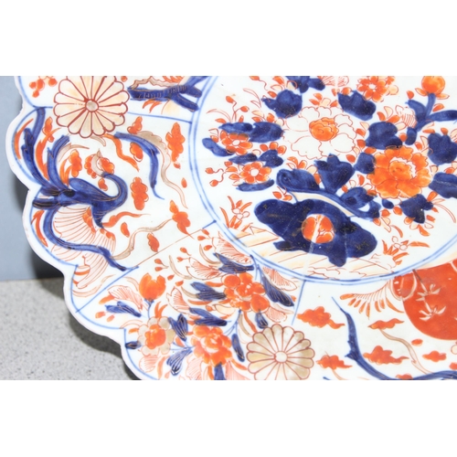 1699M - A large Japanese Imari charger, early 20th century, approx 32cm in diameter, and a Chinese charger w... 