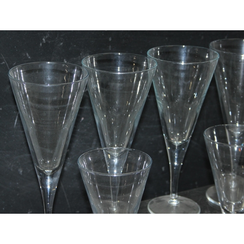 1699R - 6 large conical shaped quality wine glasses, 4 approx 23cm tall, 2 approx 20cm tall, all seemingly u... 