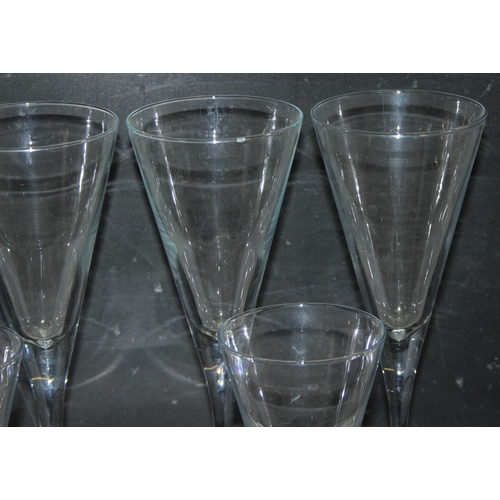 1699R - 6 large conical shaped quality wine glasses, 4 approx 23cm tall, 2 approx 20cm tall, all seemingly u... 