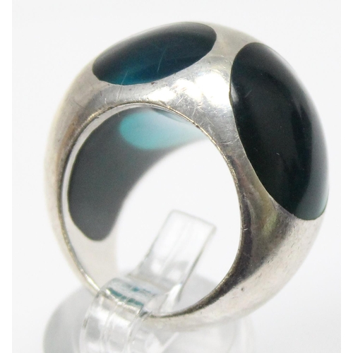 1173 - A retro style silver and blue glass dress ring, marked 925 and XRF confirmed, makers mark indistinct... 