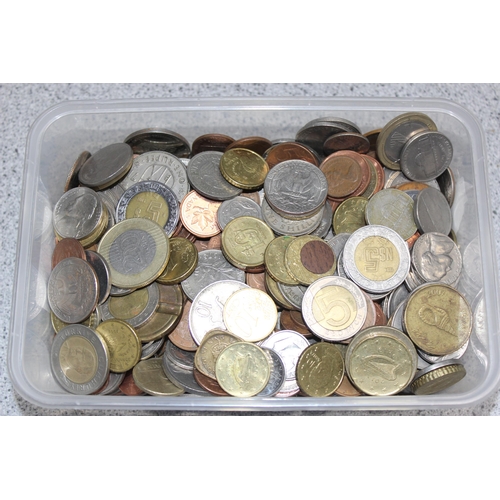 1208 - Qty of assorted mixed world and British coins, approx 1.8kg gross