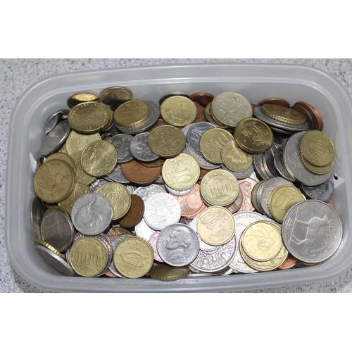 1209 - Qty of assorted mixed world and British coins, approx 1.7kg gross