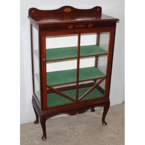 21 - An early 20th century Sheraton revival mahogany glazed display cabinet with inlaid details, approx 7... 