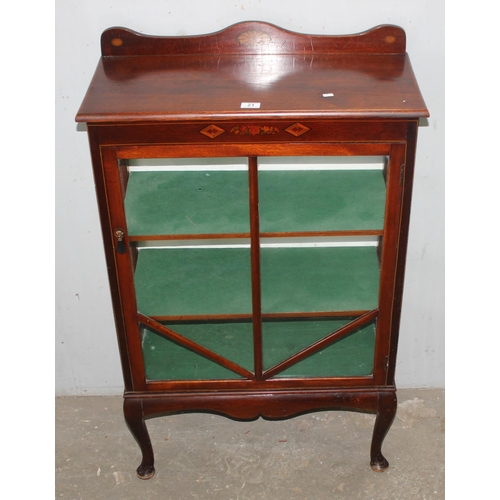 21 - An early 20th century Sheraton revival mahogany glazed display cabinet with inlaid details, approx 7... 