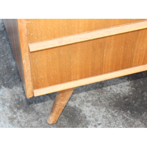 123 - A retro mid-century Avalon Yatton 4 drawer dressing table, approx 100cm wide x 43cm deep x 143cm tal... 