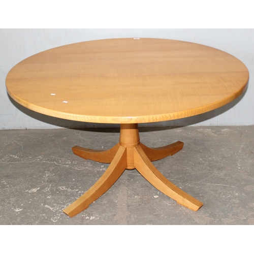 141 - A superb quality modern hardwood circular dining table on splayed feet, unknown wood, possibly ash, ... 