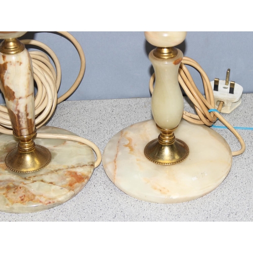258 - 4 assorted vintage onyx and gilt metal table lamps, the largest approx 58cm tall
