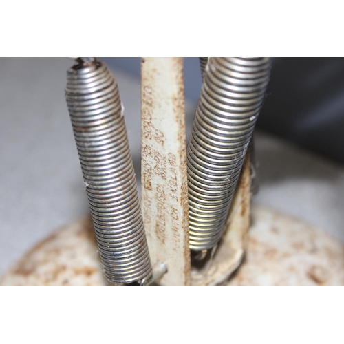 267 - Vintage Herbert Terry angle poise apex 90 lamp in cream