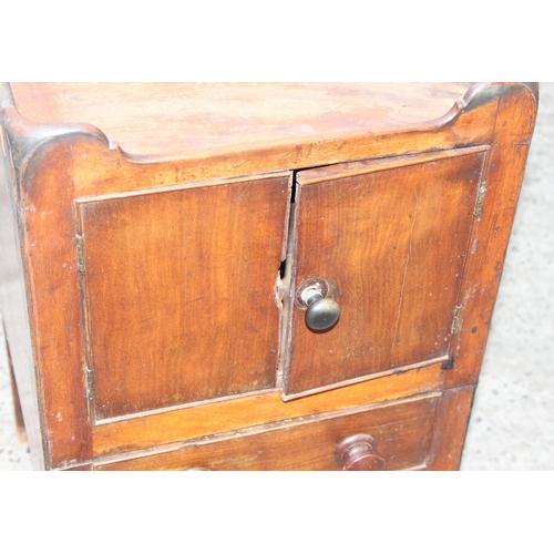 43 - A Georgian mahogany tray top bedside table or night stand with turned wooden handles, approx 45cm wi... 