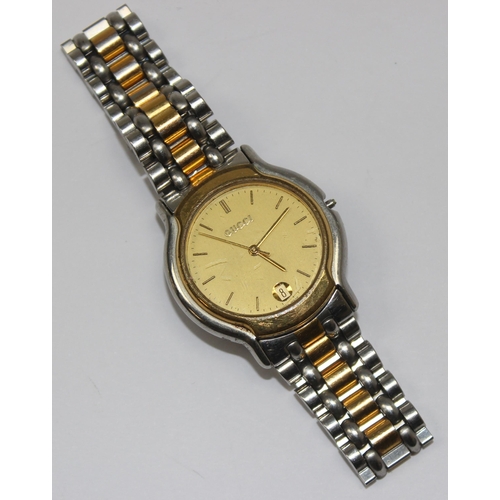 1318 - A genuine Gucci 8000 M wristwatch, 955-412 quartz movement, case approx 33mm in diameter