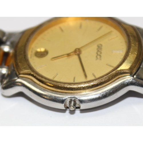 1318 - A genuine Gucci 8000 M wristwatch, 955-412 quartz movement, case approx 33mm in diameter