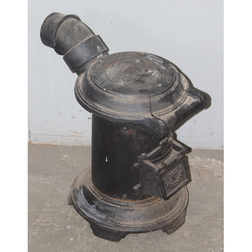 11 - A small vintage cast iron wood burning stove, The Summerford No 0, approx 49cm tall x 46cm deep inc ... 