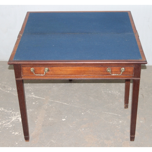 29 - An unusual 19th century fold over topped tea and card table with elaborate double hinge, approx 91cm... 