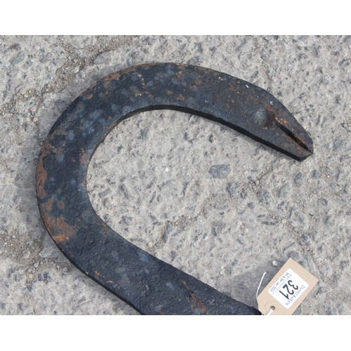 321 - A pair of antique cast iron S shaped anchor plates or wall tie brackets, each approx 69cm tall