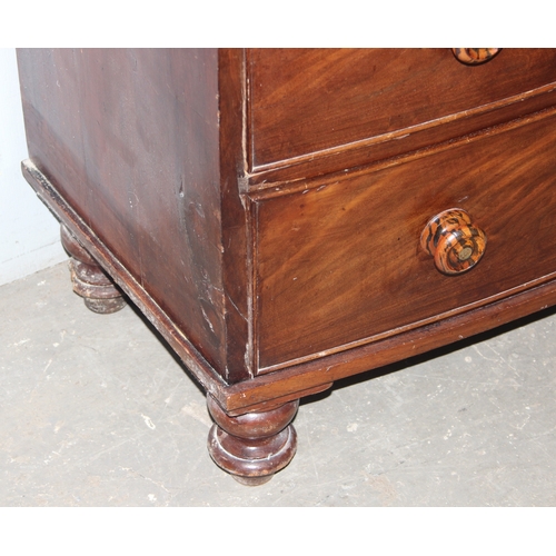 48 - A Victorian 2 over 3 mahogany chest of drawers with unusual handles and turned feet, approx 92cm wid... 