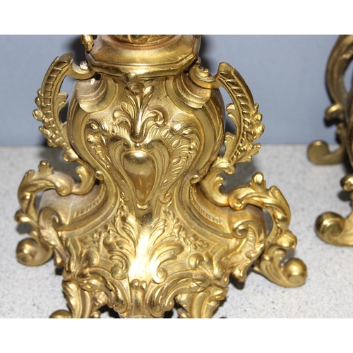 1321 - A highly decorative French brass clock garniture, a highly decorative Rococo style clock flanked by ... 