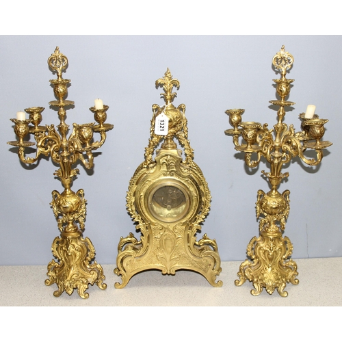 1321 - A highly decorative French brass clock garniture, a highly decorative Rococo style clock flanked by ... 