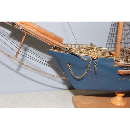 1535 - A large vintage wooden model of a 38 gun frigate ship circa 1812, approx 80cm W x 63cm H