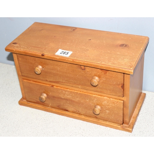 285 - 2-drawer pine table top cabinet with lined felt interior, approx 35cm x 16cm x 20cm