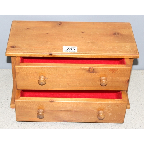 285 - 2-drawer pine table top cabinet with lined felt interior, approx 35cm x 16cm x 20cm