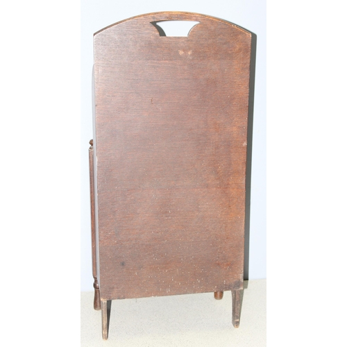 286 - 1930’s double section oak magazine/newspaper rack with carved detail to front, approx 38cm wide x 21... 