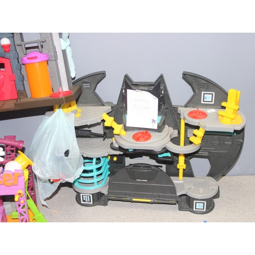 1504 - Large qty of toys to incl Batman themed