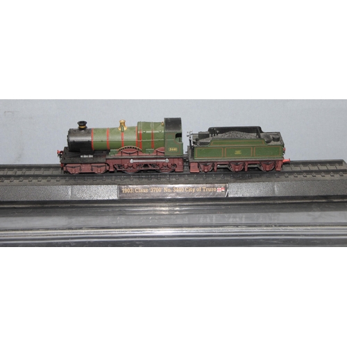 1506 - 20 assorted model trains