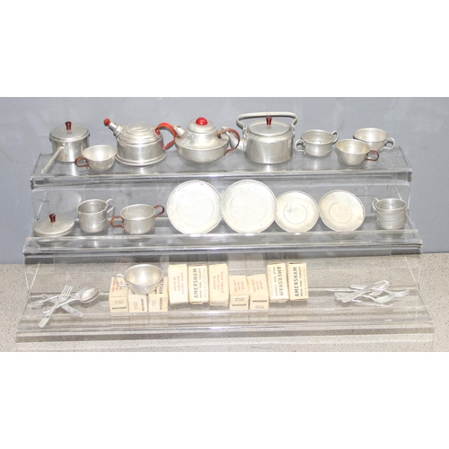 1509 - Vintage aluminium dolls tea set etc