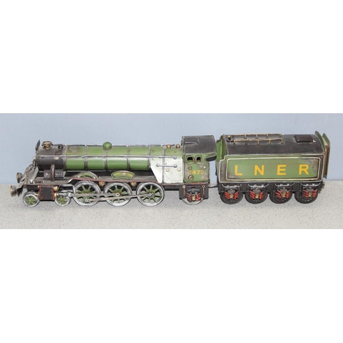 1542 - Large scale vintage tinplate model of the LNER Flying Scotsman steam train, approx 65cm