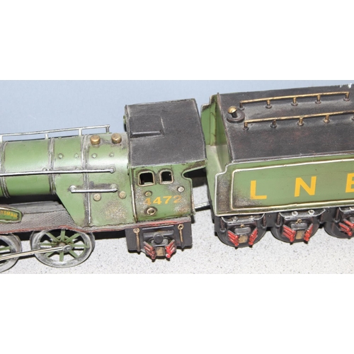 1542 - Large scale vintage tinplate model of the LNER Flying Scotsman steam train, approx 65cm