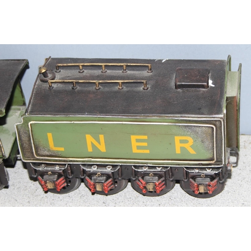 1542 - Large scale vintage tinplate model of the LNER Flying Scotsman steam train, approx 65cm