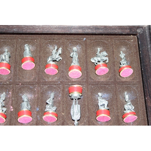 1544 - Franklin Mint 'Battle of Waterloo' chess set with cast pewter pieces standing approx 6cm tall