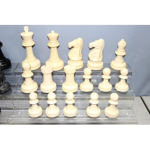 1549 - Giant sized garden chess set, tallest piece approx 21cm