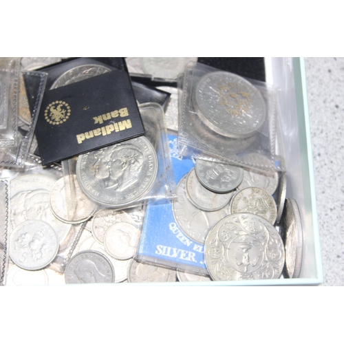 1280 - Qty of assorted coins to inc commemorative crowns, some in holders, mainly cupro-nickel, approx 1.3k... 